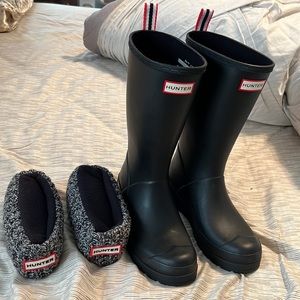 BRAND NEW AUTHENTIC HUNTER BOOTS AND BRAND NEW HUNTER SOCKS- never worn